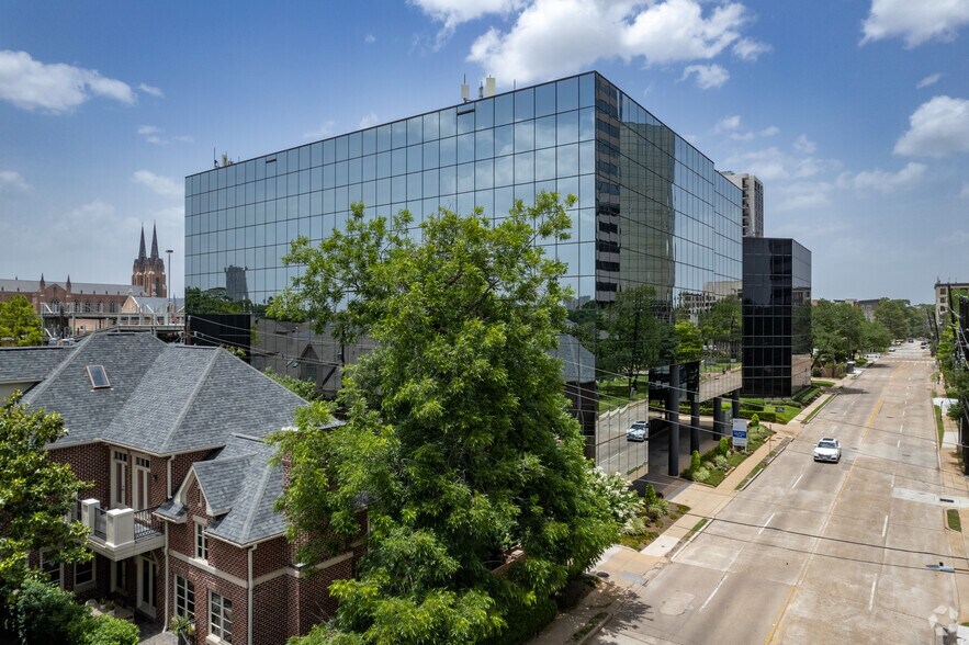 More Photos Of 770 S Post Oak Ln, Houston Office For Lease