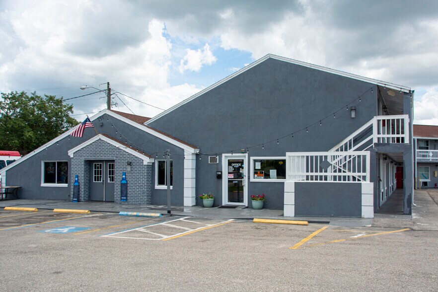 More Photos Of 4657 W Irlo Bronson Memorial Hwy, Kissimmee Hotel For Sale