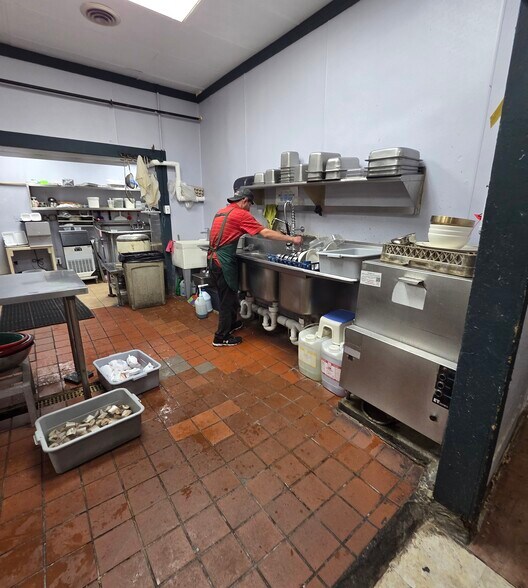 More Photos Of 7311 Little River Tpke, Annandale Storefront For Sale