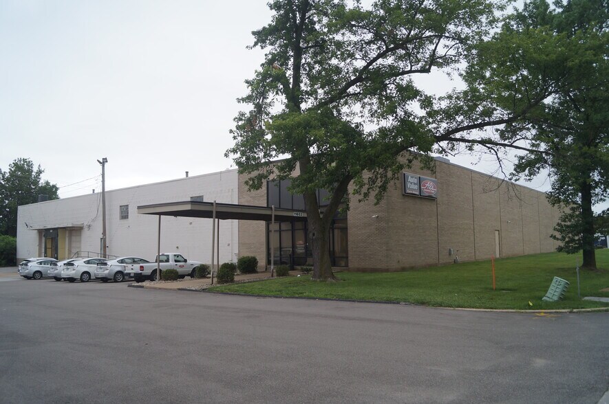 Primary Photo Of 11652-11666 Fairgrove Industrial Blvd, Maryland Heights Warehouse For Sale