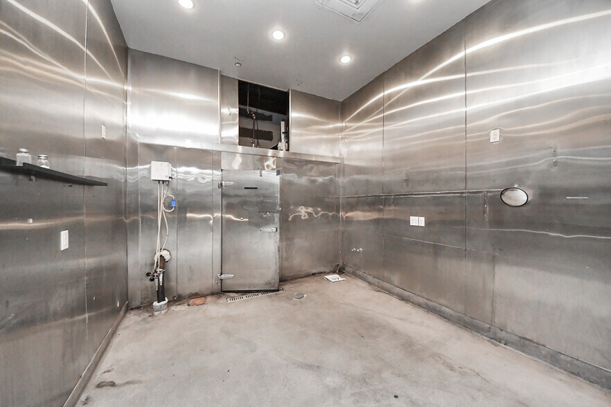 More Photos Of 7801 Westheimer Rd, Houston Restaurant For Lease