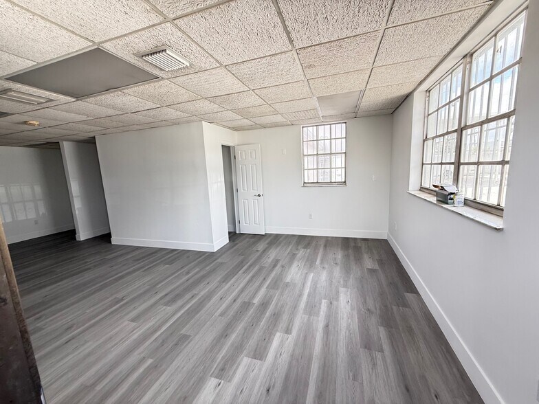 More Photos Of 14060 NW 19th Ave, Miami Manufacturing For Sale