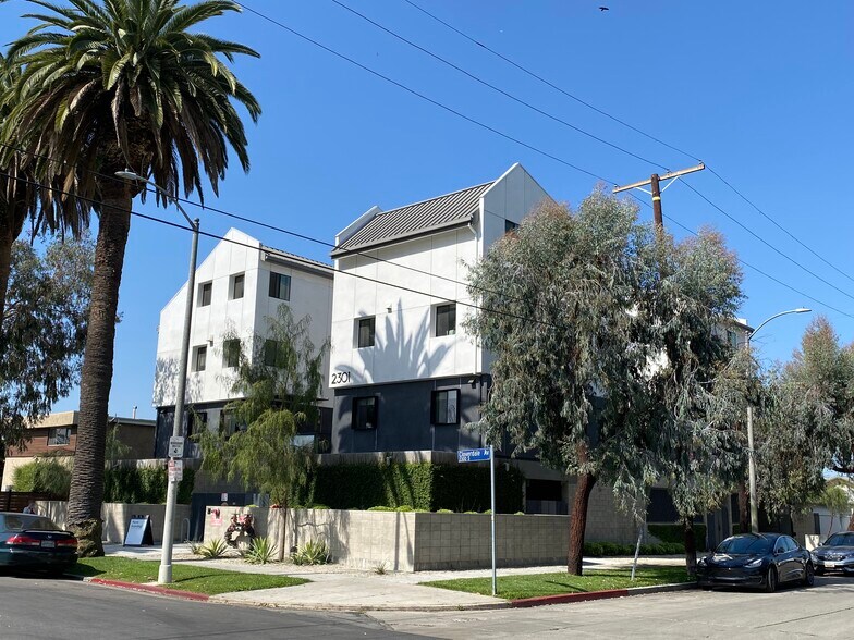 More Photos Of 2301 S Cloverdale Ave, Los Angeles Apartments For Sale