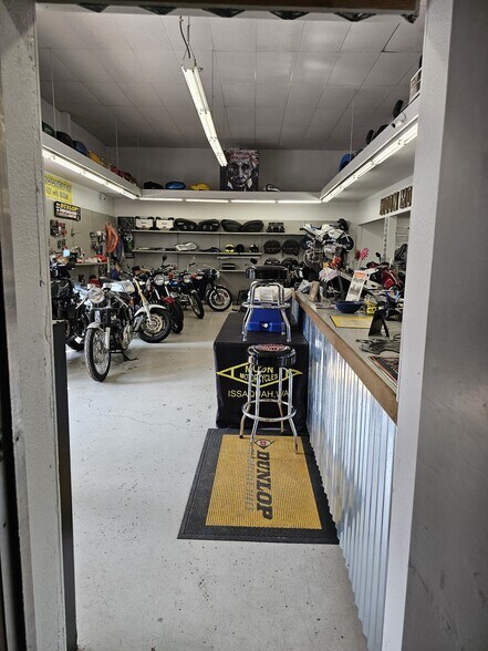 More Photos Of 1204 Bendigo Blvd N, North Bend Auto Dealership For Lease