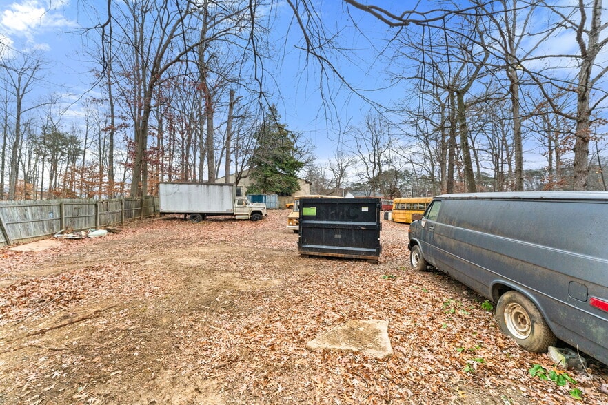 More Photos Of 8906 Hooes Rd, Lorton Specialty For Sale