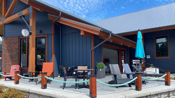 More Photos Of 5755 Cowrie St, Sechelt Storefront For Lease