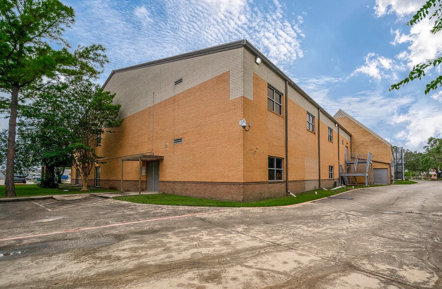 More Photos Of 1411 W Main St, League City Schools For Sale