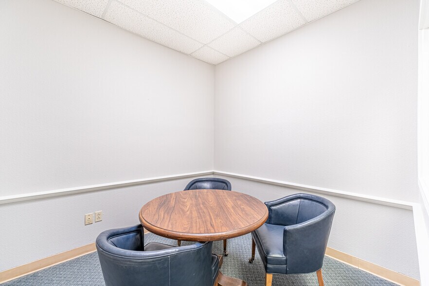 More Photos Of 4718 S Loop 289, Lubbock Office Residential For Lease