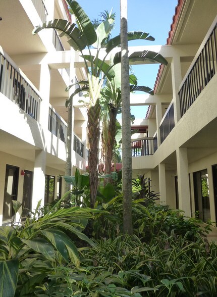 More Photos Of 801 Anchor Rode Dr, Naples Medical For Lease