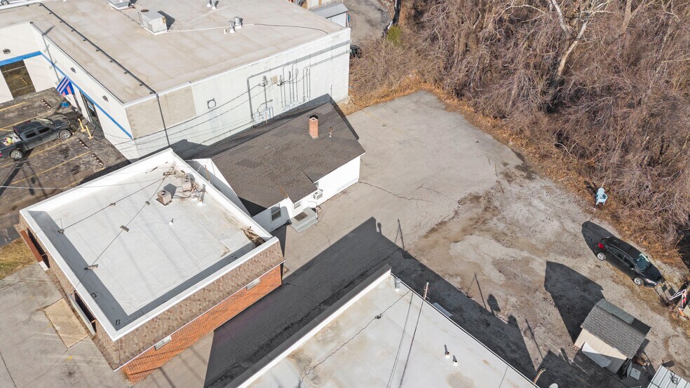 More Photos Of 3911 N Oak Tfwy, Kansas City Office For Sale