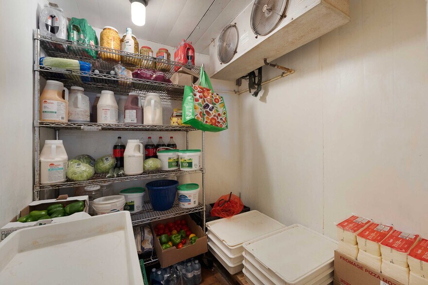 More Photos Of 1705 Wyandotte St W, Windsor Storefront For Sale