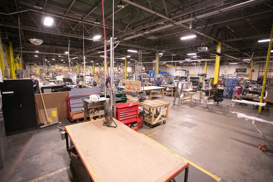 More Photos Of 600 Sanders St, Scranton Warehouse For Lease