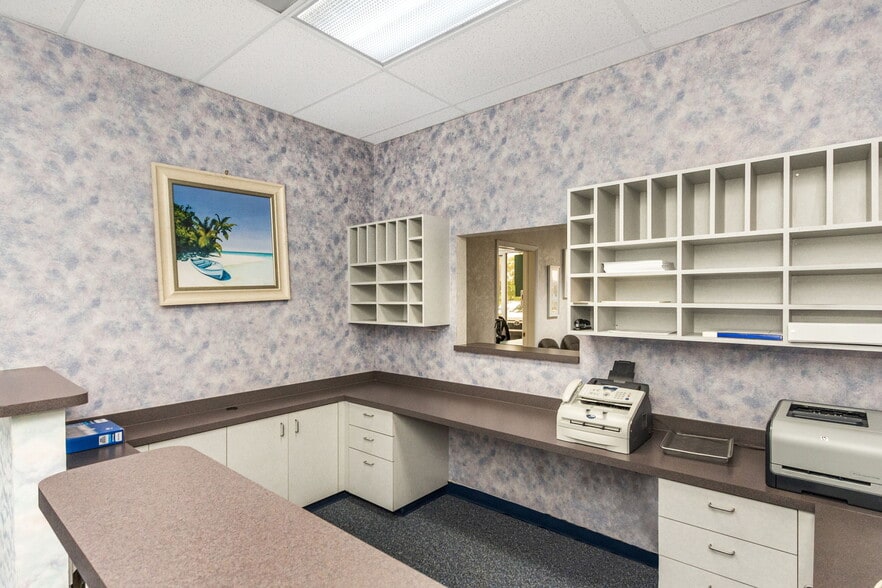 More Photos Of 7641 66th St N, Pinellas Park Medical For Sale