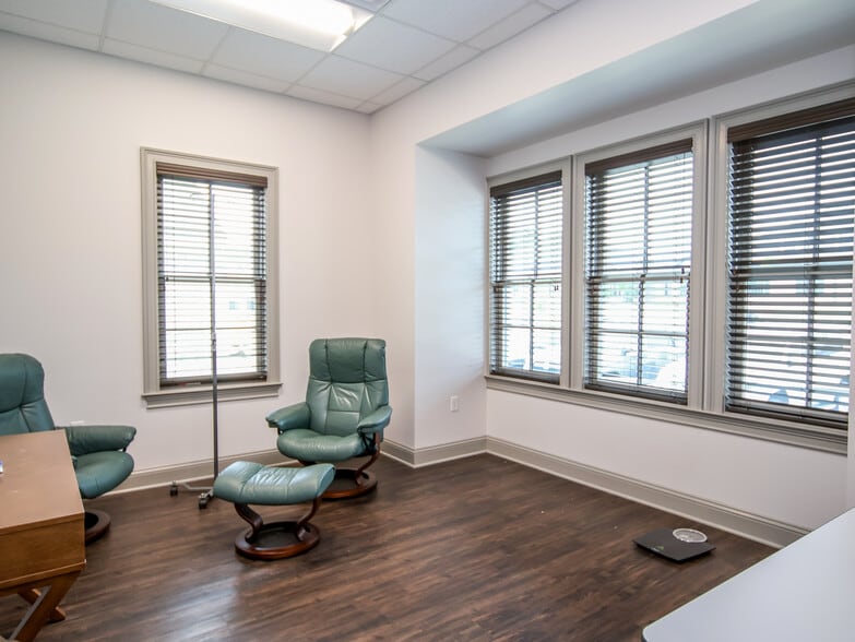 More Photos Of 404 Enterprise Dr, Oxford Medical For Sale