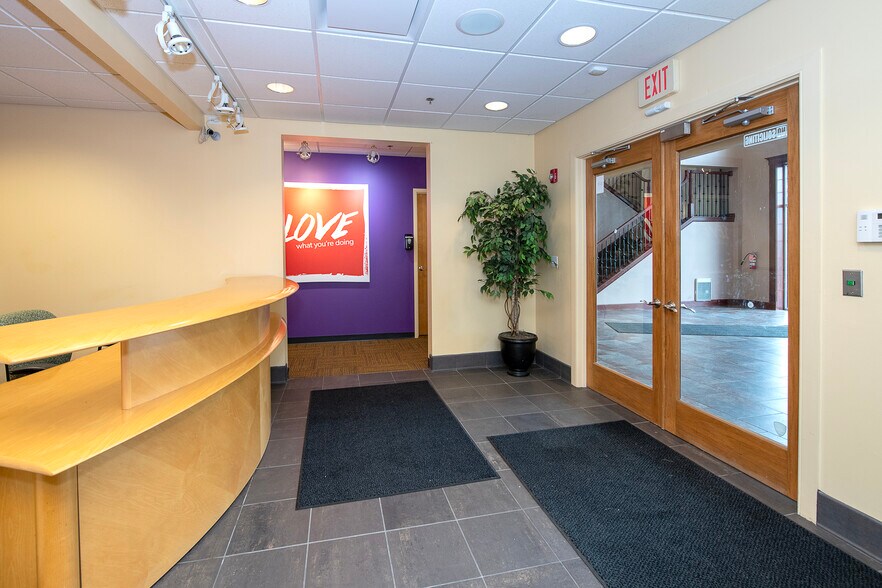 More Photos Of 387 Golfview Ln, Highland Heights Office For Lease