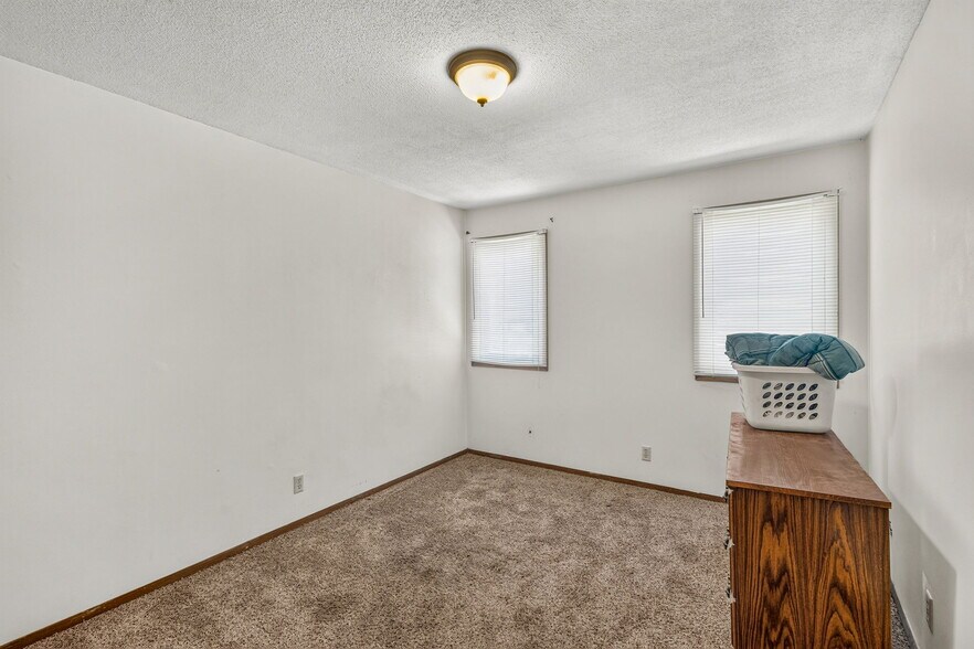 More Photos Of 875-885 25th St, Lincoln Apartments For Sale