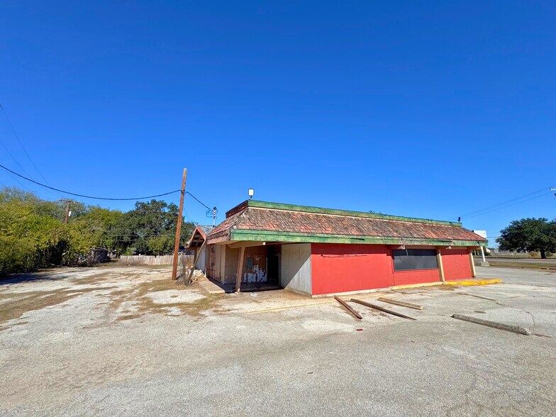 More Photos Of 2415 Jamar St, San Antonio General Retail For Sale
