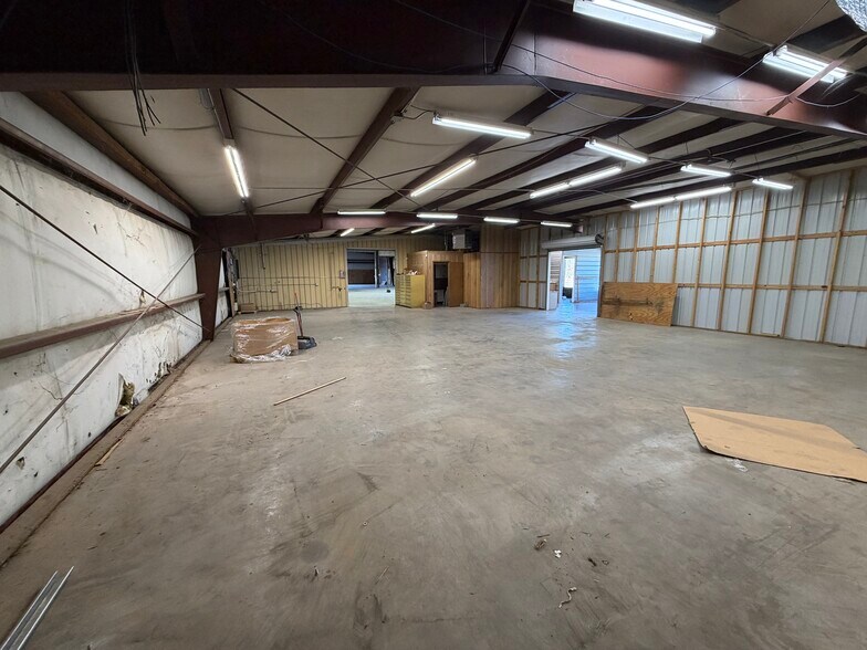 More Photos Of 1865 US 41 Hwy SW, Calhoun Industrial For Lease