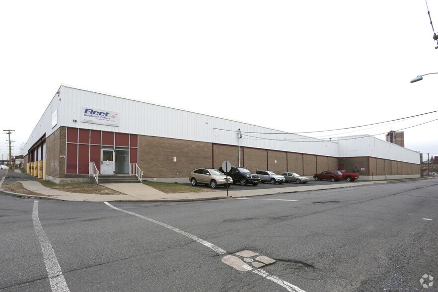 More Photos Of 101 Essex St, Harrison Warehouse For Lease
