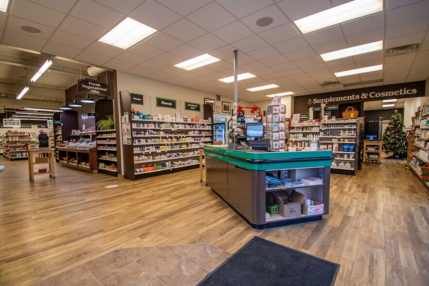 More Photos Of 904 Water St, Peterborough Freestanding For Lease