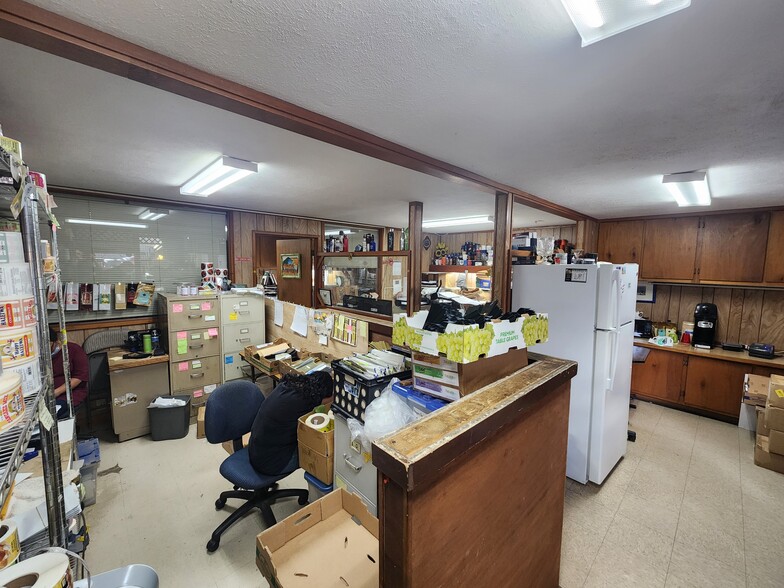 More Photos Of 1818 Kahai St, Honolulu Warehouse For Sale