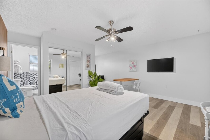 More Photos Of 523 72nd Ave, St Pete Beach Hotel For Sale