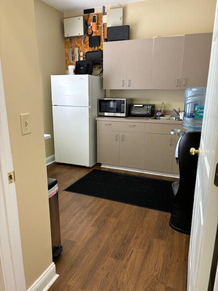 More Photos Of 1555 Kingsley Ave, Orange Park Medical For Sale