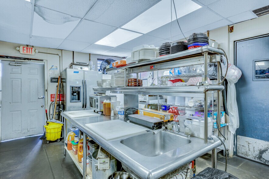 More Photos Of 524 Court St, Scranton General Retail For Sale