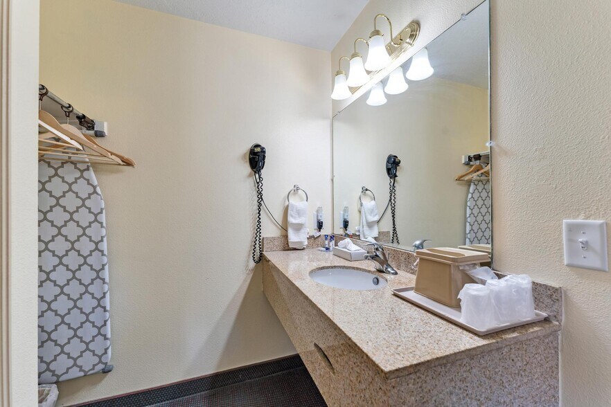 More Photos Of 260 W Main St, Vernal Hotel For Sale