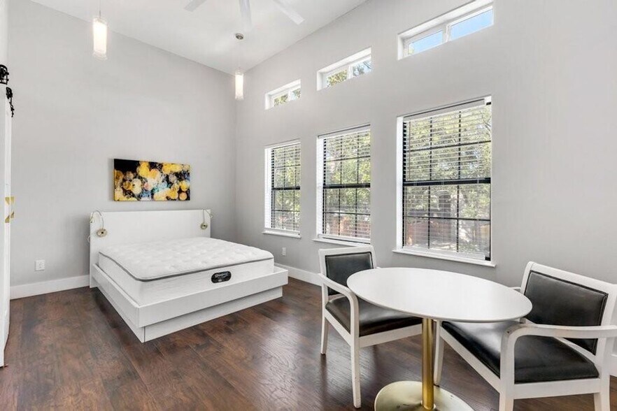 More Photos Of 6325 Riverview Way, Houston Apartments For Sale