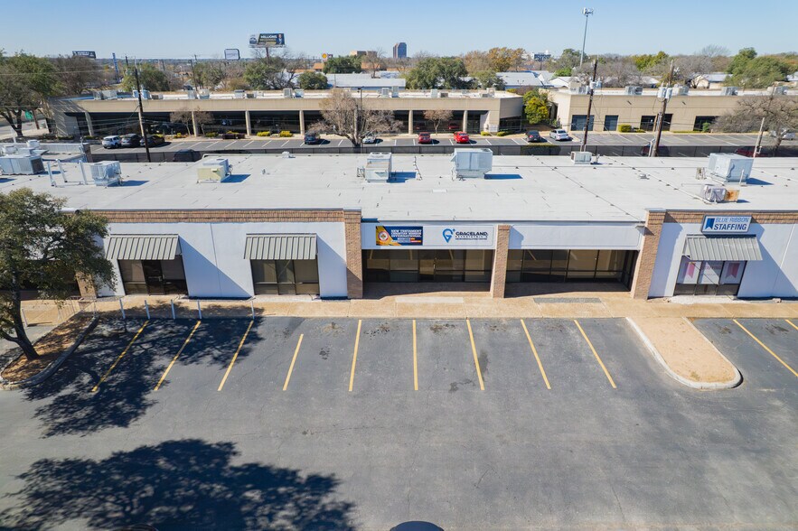 More Photos Of 2411 NE Loop 410, San Antonio Research And Development For Lease