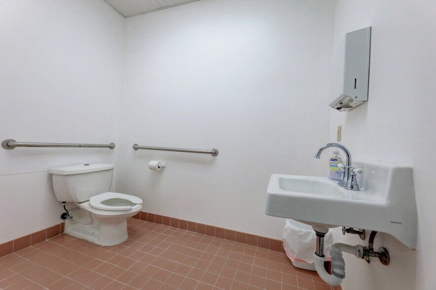 More Photos Of 342 Hamburg Tpke, Wayne Medical For Sale