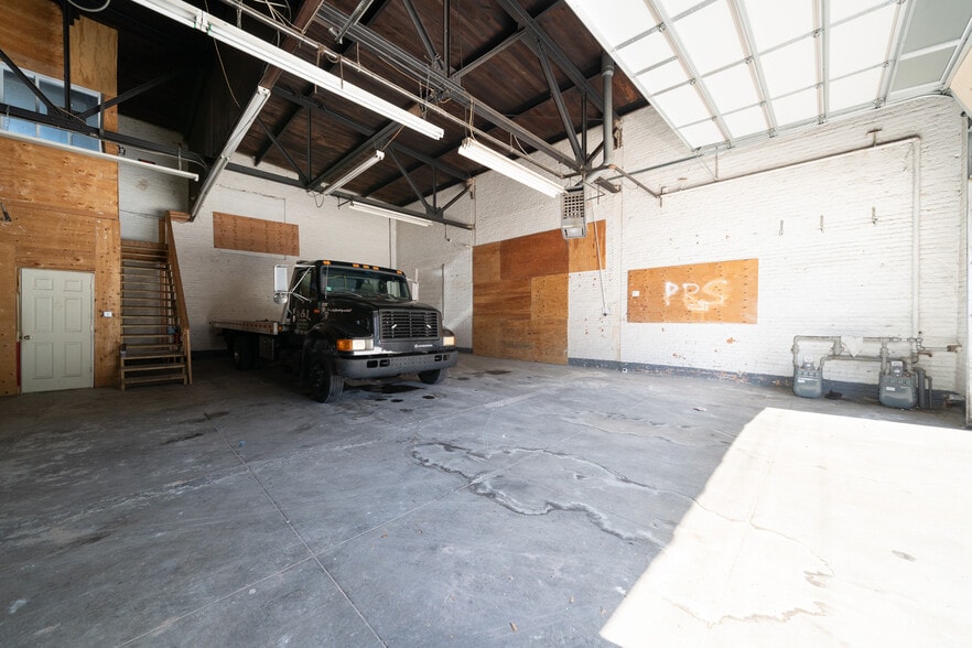 More Photos Of 11 Western Ave, Jersey City Warehouse For Lease