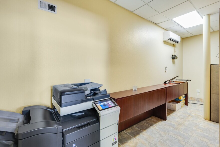 More Photos Of 14291 Commerce Dr, Garden Grove Manufacturing For Sale