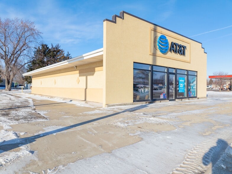 More Photos Of 1459 SW Dakota Ave, Huron Freestanding For Sale