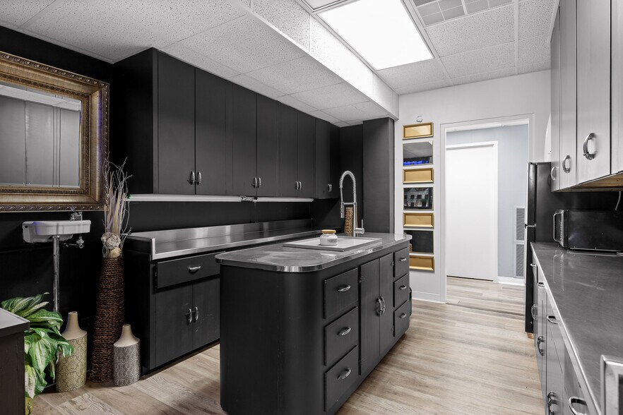 More Photos Of 118 Howard St, Rossville Medical For Sale