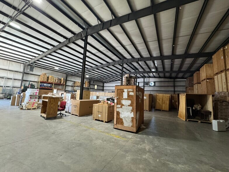 More Photos Of 10505 Maumelle Blvd, Maumelle Warehouse For Lease