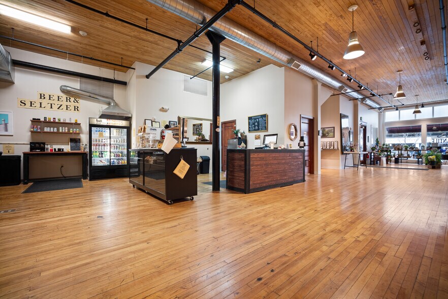 More Photos Of 211 N Franklin St, Port Washington Office For Lease