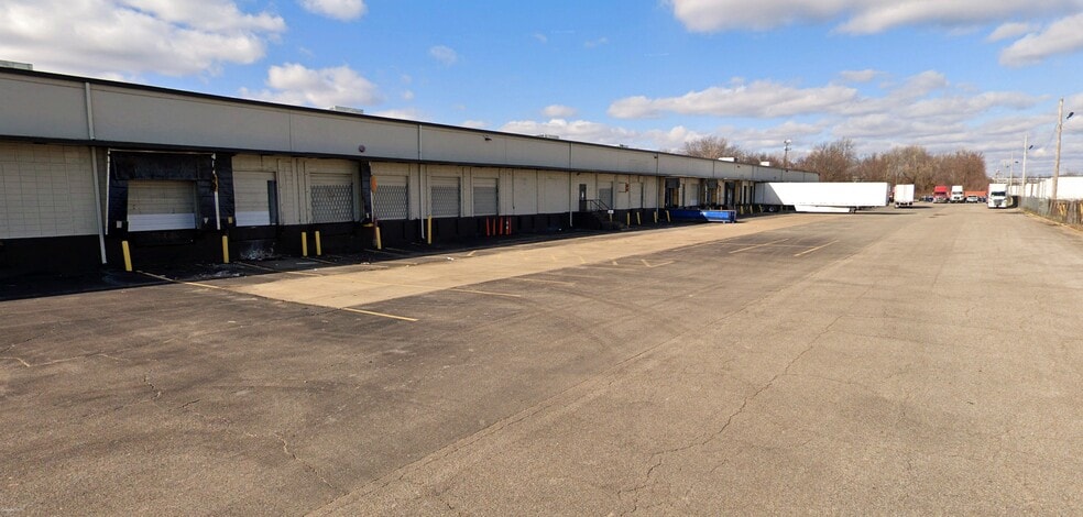 More Photos Of 1886-1896 E Brooks Rd, Memphis Distribution For Lease