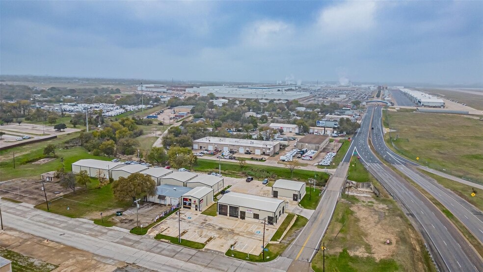 More Photos Of 132 N Grants Ln, White Settlement Flex For Sale