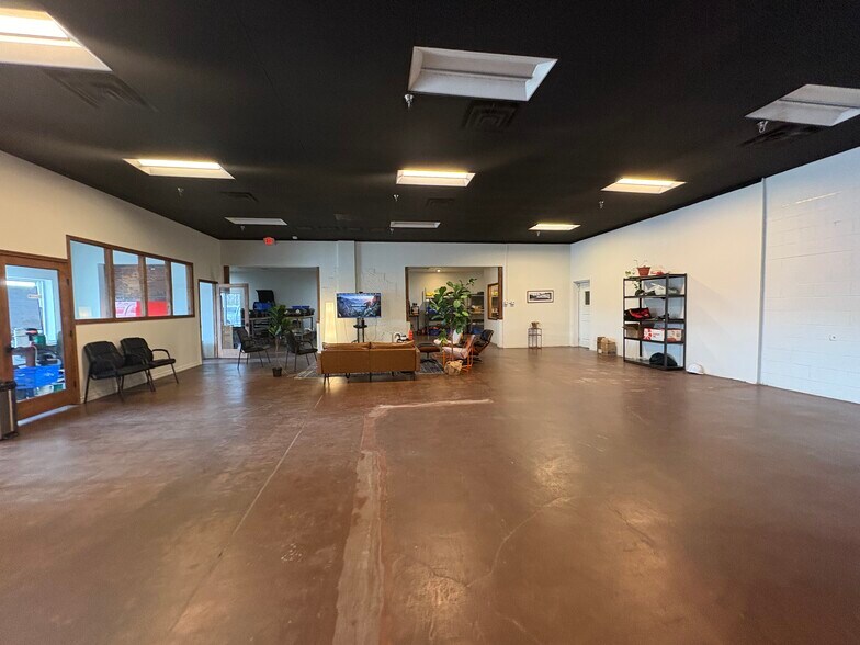 More Photos Of 6500 N Lamar Blvd, Austin General Retail For Lease