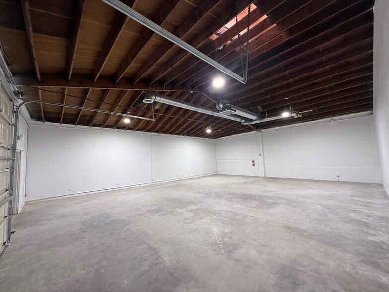 More Photos Of 3601-3605 E 8th St, Los Angeles Distribution For Sale