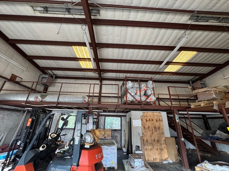 More Photos Of 1900 Crockett Rd, Palestine Storefront For Sale