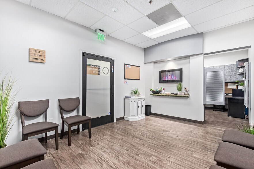 More Photos Of 15600-15650 N Black Canyon Hwy, Phoenix Office For Lease