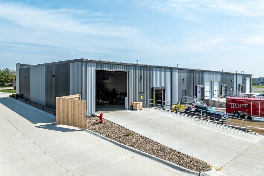 More Photos Of 4405 SE Beisser Dr, Grimes Warehouse For Lease