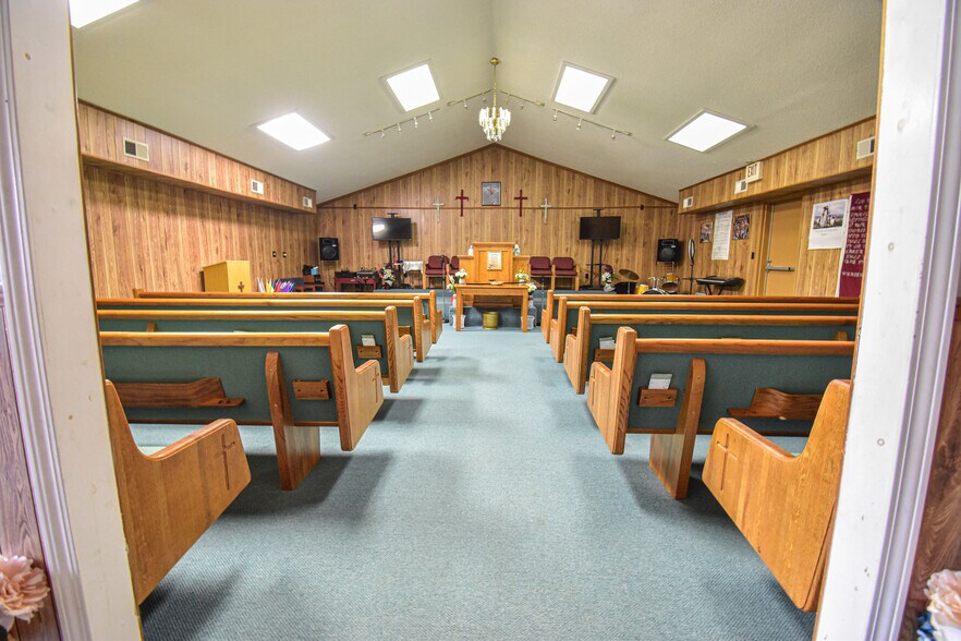 More Photos Of 6611 University Blvd E, Cottondale Religious Facility For Sale