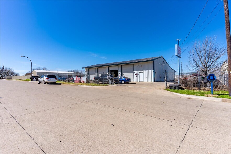 More Photos Of 3124 Reagan Dr, Fort Worth General Retail For Sale