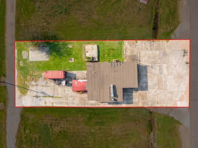 More Photos Of 503 S Gulf Blvd, Freeport Flex For Sale