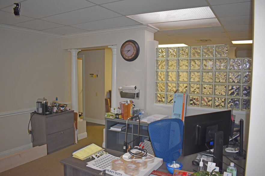 More Photos Of 100-114 Wikiup Dr, Santa Rosa Office For Lease
