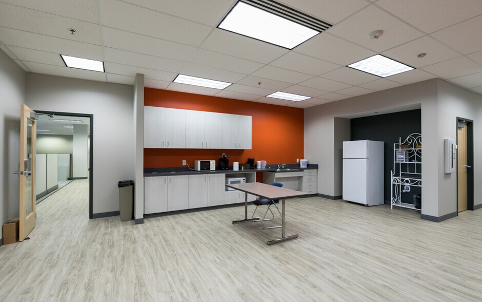 More Photos Of 7650 Magna Dr, Belleville Medical For Lease